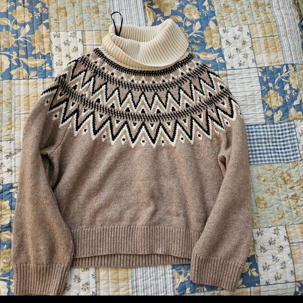 H&M Cream and Brown Patterned Turtleneck Sweater
